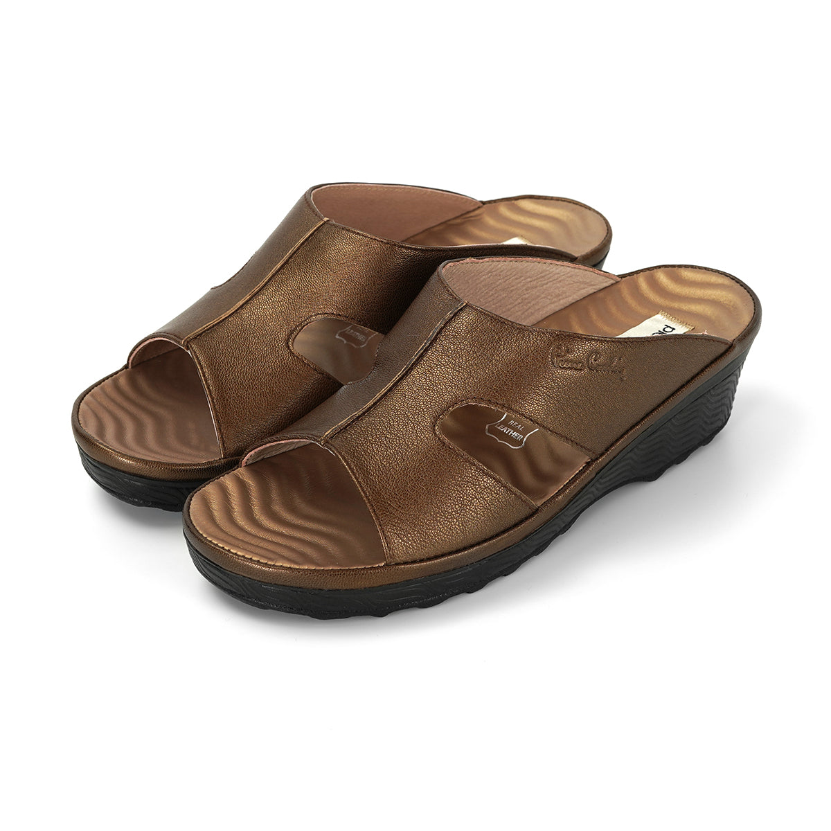 Pierre Cardin รองเท้าแตะผู้หญิง หนังแท้ นุ่มสบาย ทรงสวม/มีหู สี น้ำตาลอ่อน รุ่น 21SS244