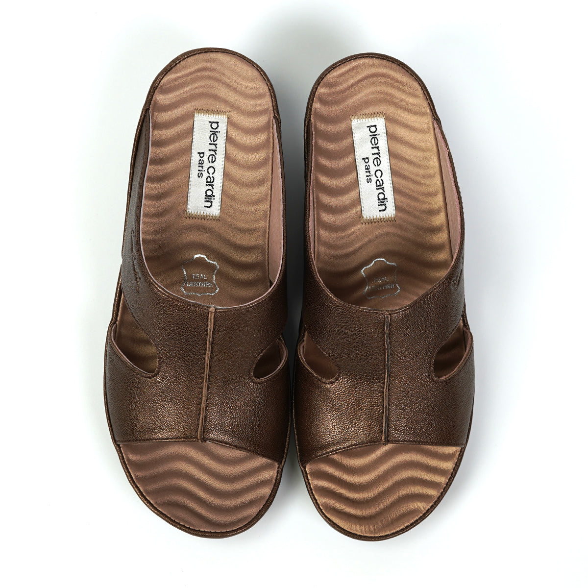 Pierre Cardin รองเท้าแตะผู้หญิง หนังแท้ นุ่มสบาย ทรงสวม/มีหู สี น้ำตาลอ่อน รุ่น 21SS244
