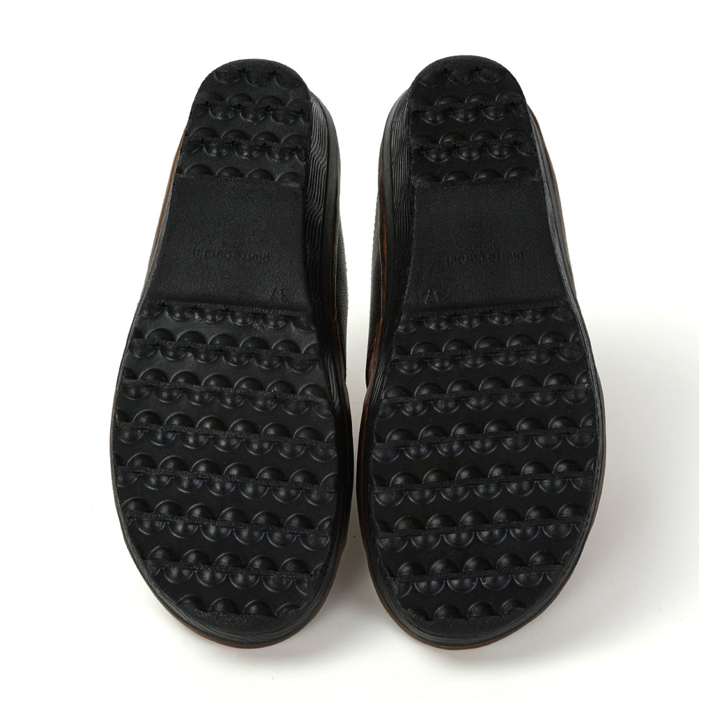 Pierre Cardin รองเท้าแตะผู้หญิง หนังแท้ นุ่มสบาย ทรงสวม/มีหู สี น้ำตาลอ่อน รุ่น 21SS244