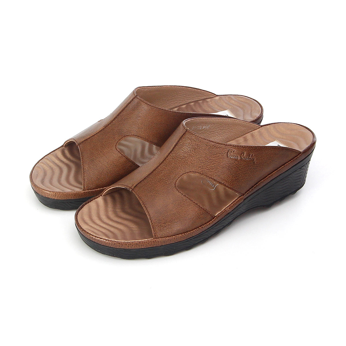 Pierre Cardin รองเท้าแตะผู้หญิง หนังแท้ นุ่มสบาย ทรงสวม/มีหู สี น้ำตาลอ่อน รุ่น 21SS244