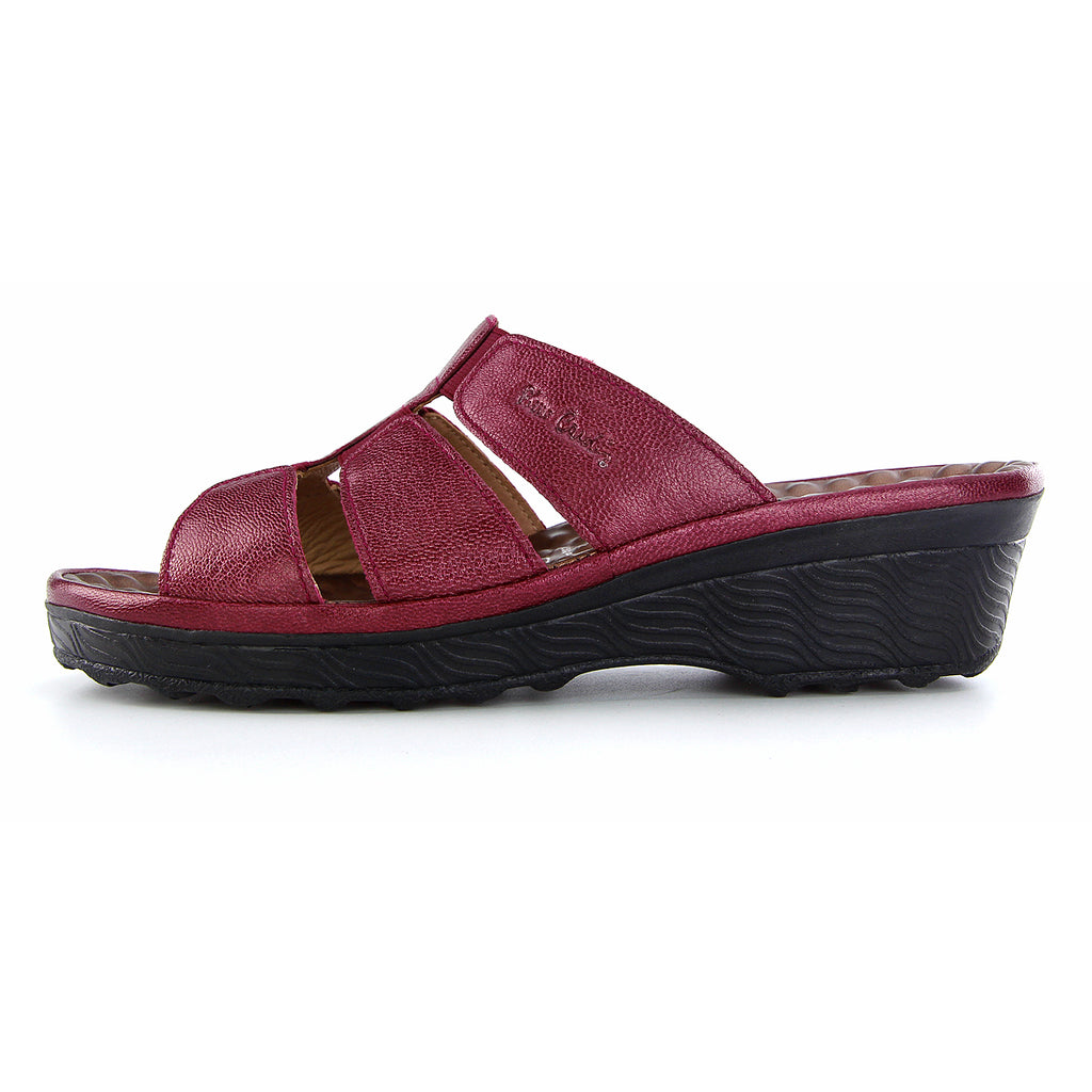 Pierre Cardin รองเท้าแตะหนังแท้ ทรงสวม สีแดงเบอร์รี่ ไซส์ 36–42 รุ่น 21SS245