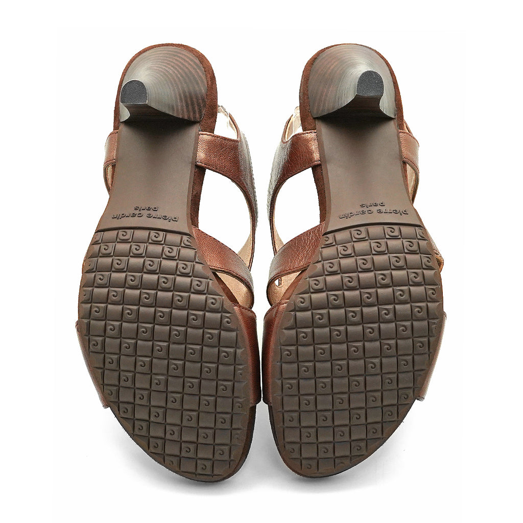 Pierre Cardin รองเท้าผู้หญิง รองเท้าส้นสูง นุ่มสบาย ผลิตจากหนังแท้ สีบรอนซ์ทอง รุ่น 21SS256