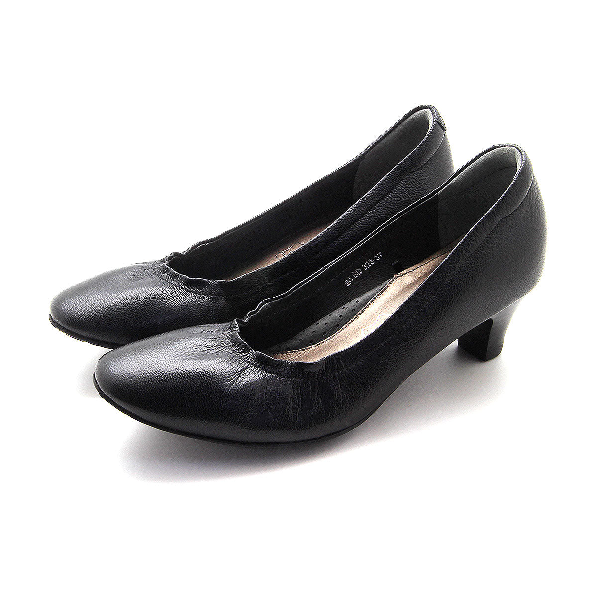 Pierre Cardin รองเท้าผู้หญิง รองเท้าส้นสูง รองเท้าส้นสูงทรง Pump นุ่มสบาย ผลิตจากหนังแท้ สีดำเงา รุ่น 24SD323