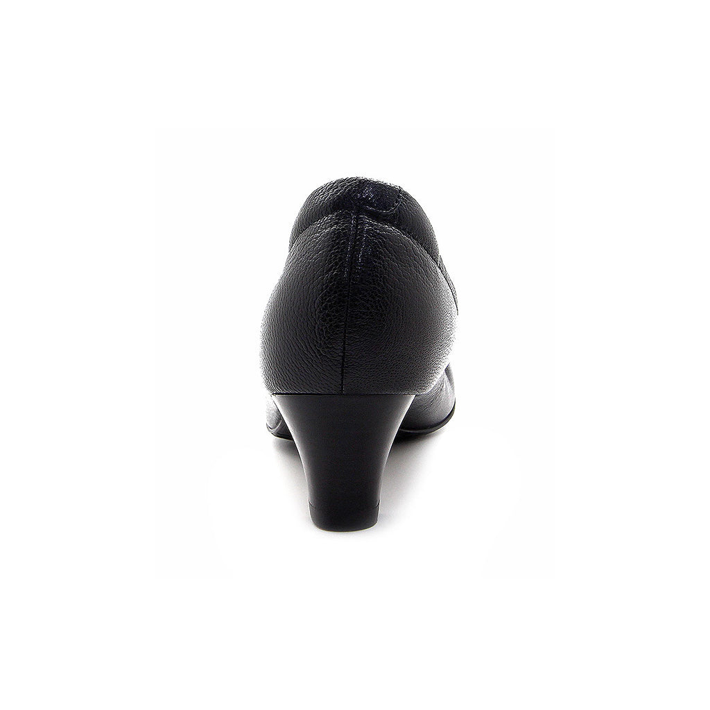 Pierre Cardin รองเท้าผู้หญิง รองเท้าส้นสูง รองเท้าส้นสูงทรง Pump นุ่มสบาย ผลิตจากหนังแท้ สีดำเงา รุ่น 24SD323