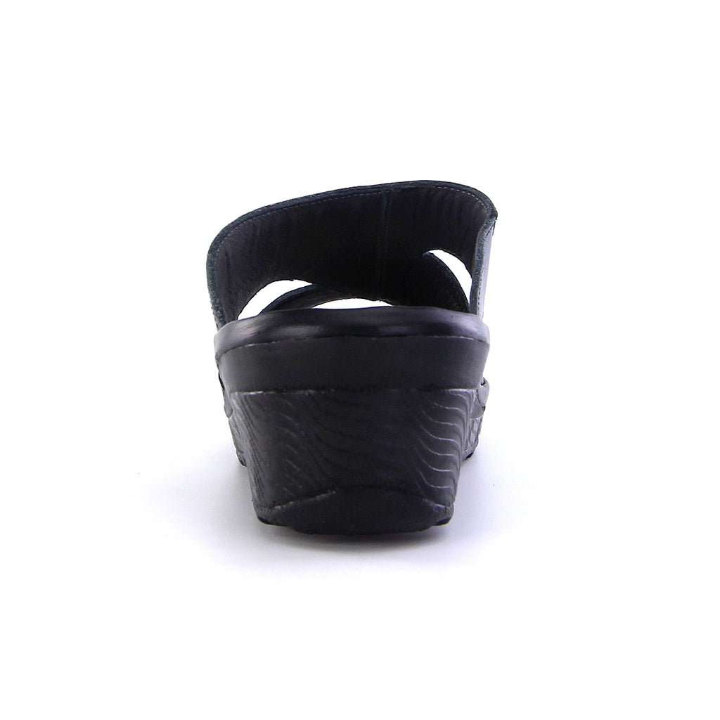 Pierre Cardin รองเท้าแตะผู้หญิง หนังแท้ นุ่มสบาย ทรงสวม/มีหู สีขาว รุ่น 26SS409