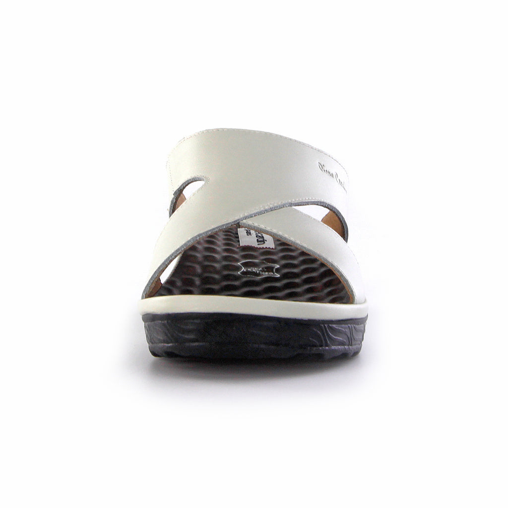 Pierre Cardin รองเท้าแตะผู้หญิง หนังแท้ นุ่มสบาย ทรงสวม/มีหู สีขาว รุ่น 26SS409