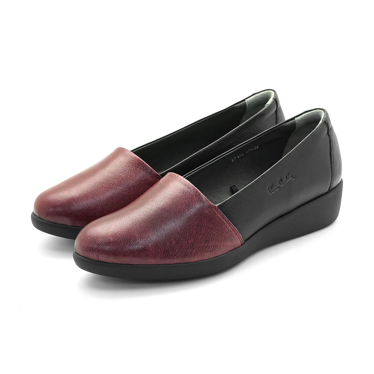 Pierre Cardin รองเท้าผู้คัทชูหญิง ส้นแบน นุ่มสบาย ผลิตจากหนังแท้ สีดำ รุ่น 27WC455