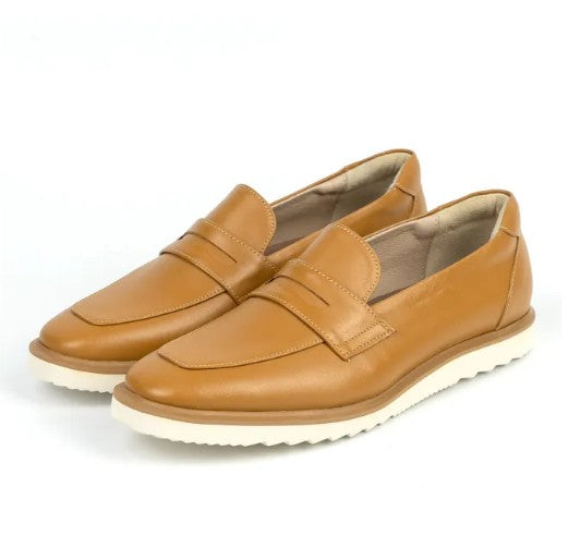 Pierre Cardin รองเท้าผู้หญิง รองเท้าส้นแบน รองเท้าโลฟเฟอร์ นุ่มสบาย ผลิตจากหนังแท้ รุ่น Penny Loafer - 32TC134