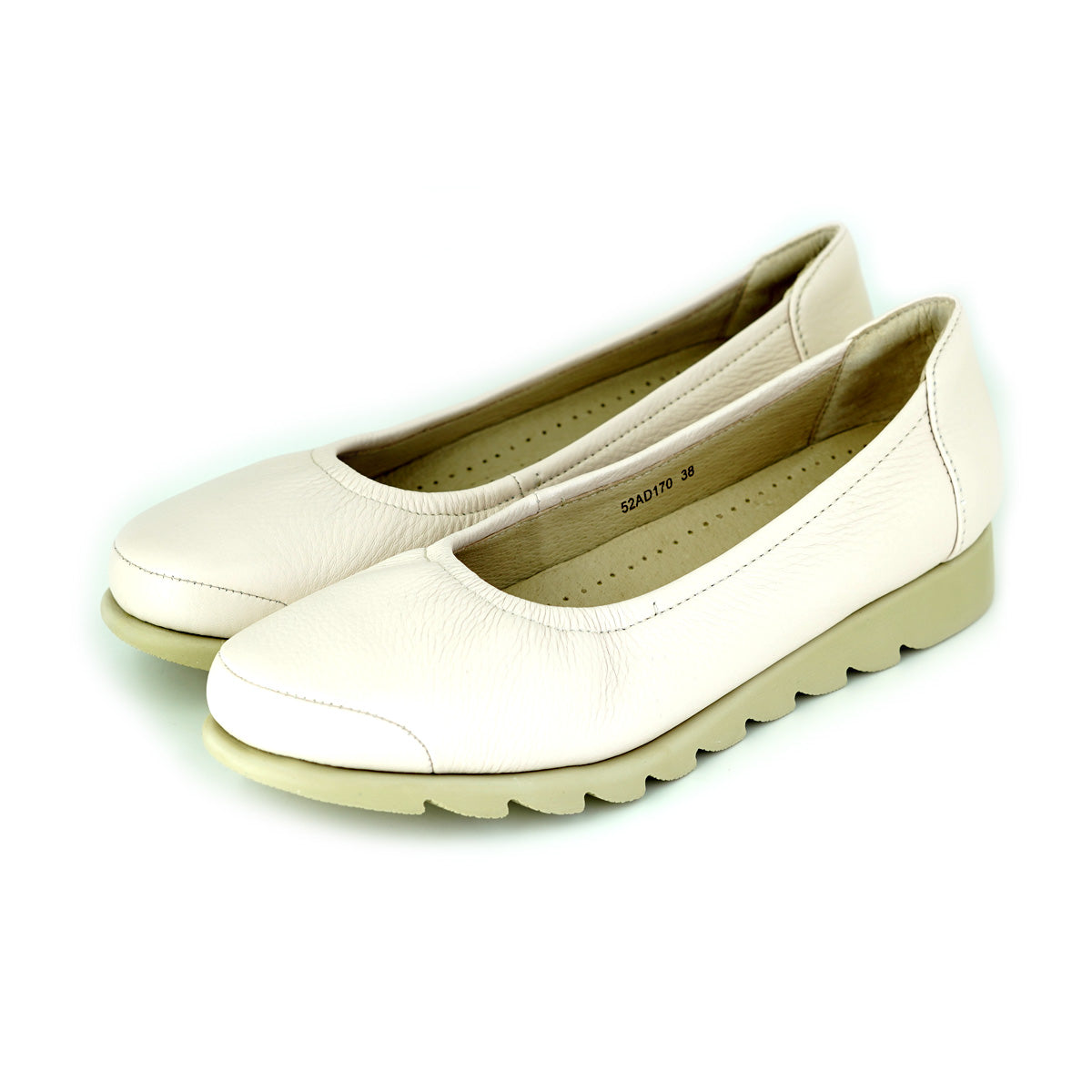 Pierre Cardin รองเท้าคัทชูผู้หญิง ส้นแบน นุ่มสบาย ผลิตจากหนังแท้ สีเบจ รุ่น 52AD170