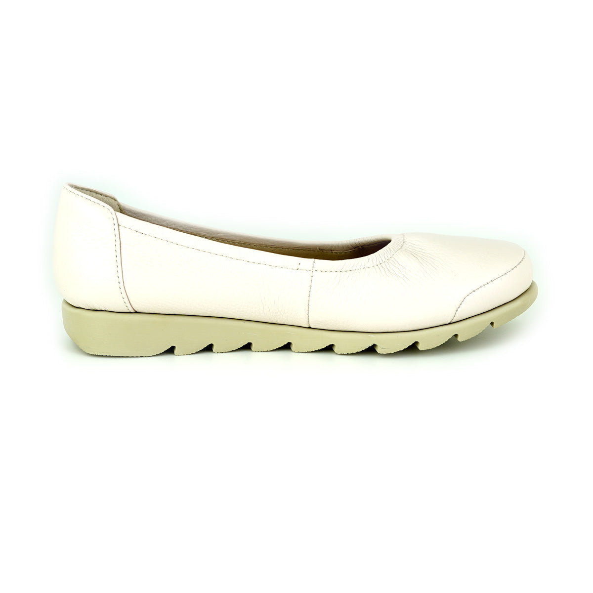 Pierre Cardin รองเท้าคัทชูผู้หญิง ส้นแบน นุ่มสบาย ผลิตจากหนังแท้ สีเบจ รุ่น 52AD170
