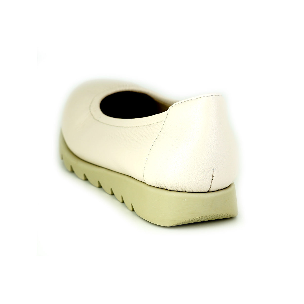 Pierre Cardin รองเท้าคัทชูผู้หญิง ส้นแบน นุ่มสบาย ผลิตจากหนังแท้ สีเบจ รุ่น 52AD170