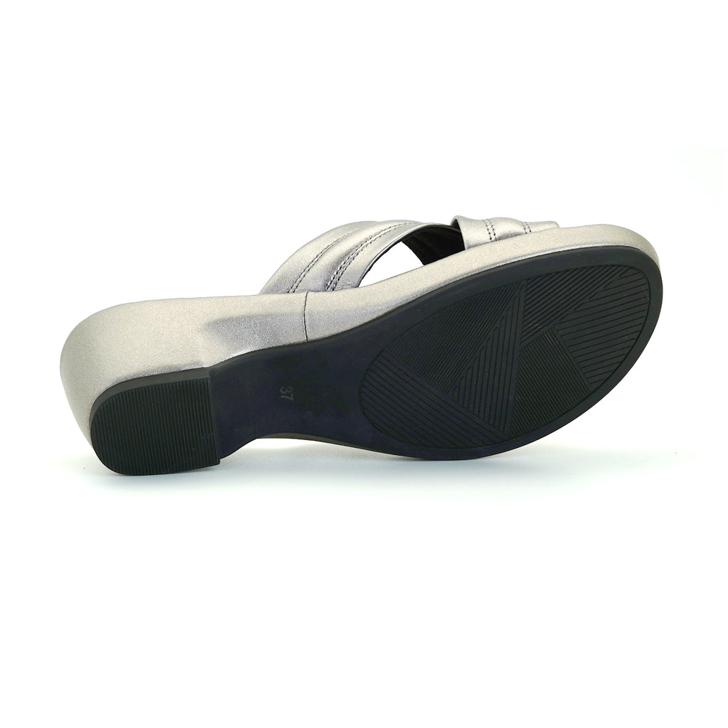 Pierre Cardin รองเท้าผู้หญิง รองเท้าแตะ รองเท้าแตะเพื่อสุขภาพ นุ่มสบาย ผลิตจากหนังแท้ สีเทา รุ่น 53BS151