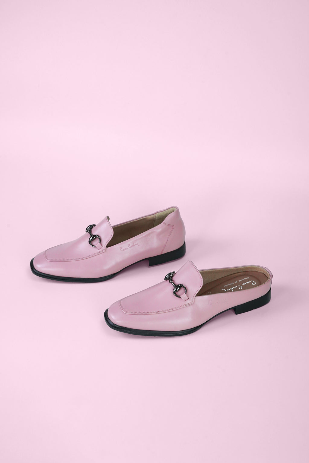 Pierre Cardin รองเท้าคัทชูผู้หญิง ส้นแบน ผลิตจากหนังแท้ สีดำ รุ่น 30TC113